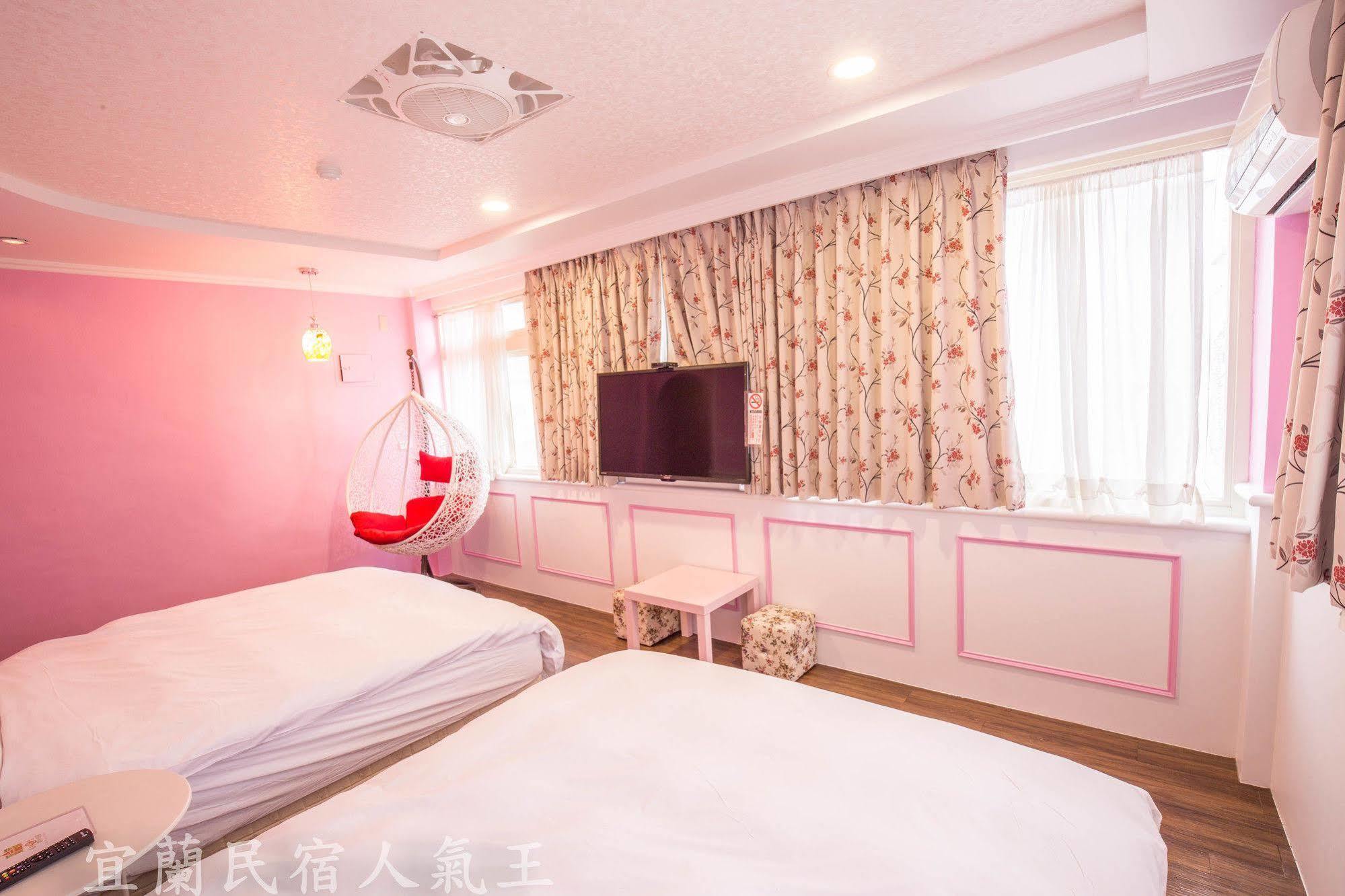 N. Castle Hotel Yilan Bagian luar foto