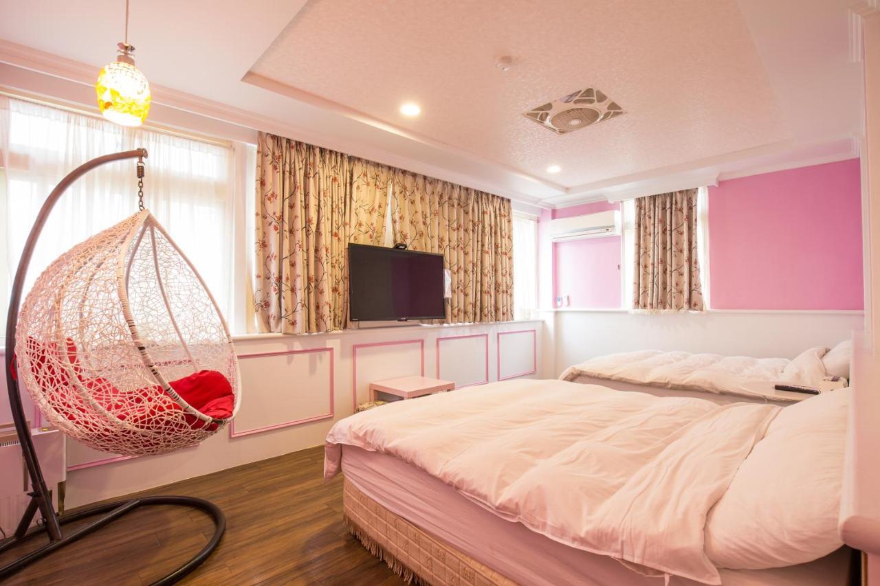 N. Castle Hotel Yilan Bagian luar foto